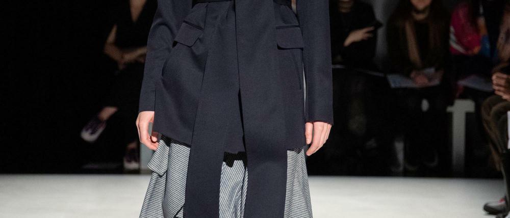Outfit von Hussein Chalayan für Herbst/Winter 2019