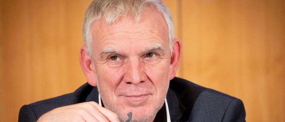 Jochen Flasbarth, Staatssekretär im Bundesumweltministerium, spricht auf einer Pressekonferenz im Rathaus nach der Abschlusssitzung der Umweltministerkonferenz.