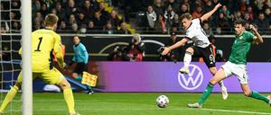 Joshua Kimmich (Mitte) gehört schon länger zu den Leistungsträgern der Nationalmannschaft. 