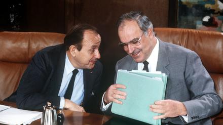 Bundeskanzler Helmut Kohl (CDU, r.) und Vizekanzler Hans-Dietrich Genscher