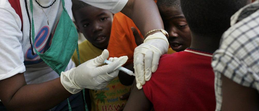 Kinder in Haiti werden geimpft (Illustration).