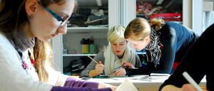 Die finanziellen Hürden vor den freien Schulen senken - das wollen fast alle Parteien, aber auf verschiedene Weise.