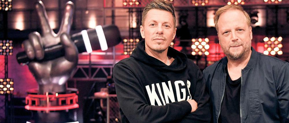 Die Musiker der Band die „Fantastischen Vier“ Michael „Michi“ Beck (l) und Smudo als Jurymitglieder der sechsten Staffel der Musik-Show «The Voice of Germany».