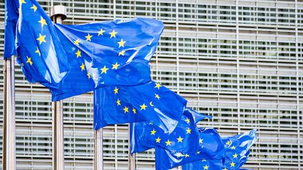 Europaflaggen vor dem Sitz der Europäischen Kommission