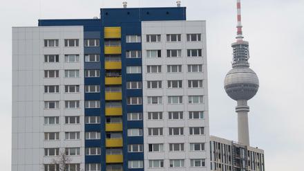 Berlin braucht mehr Wohnraum - und weniger schnell steigende Mieten. Über den Weg zum Ziel gibt es Streit.