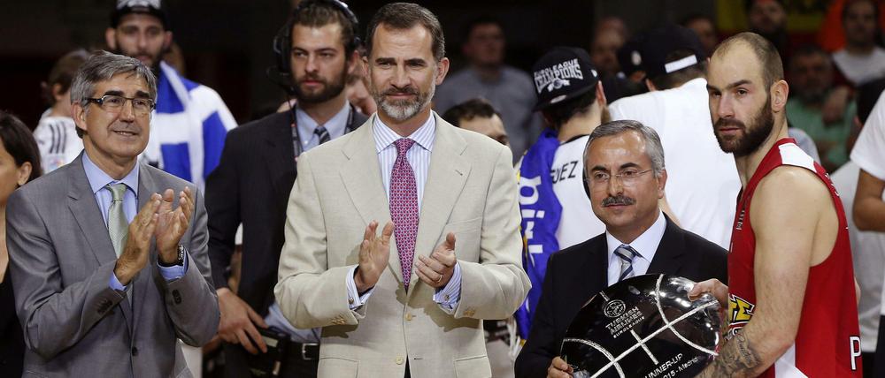 Seite an Seite: Bei der Euroleague und ihrem Präsidenten Jordi Bertomeu (links) fühlen sich Olympiakos Piräus und Vassilis Spanoulis (rechts) wohl.