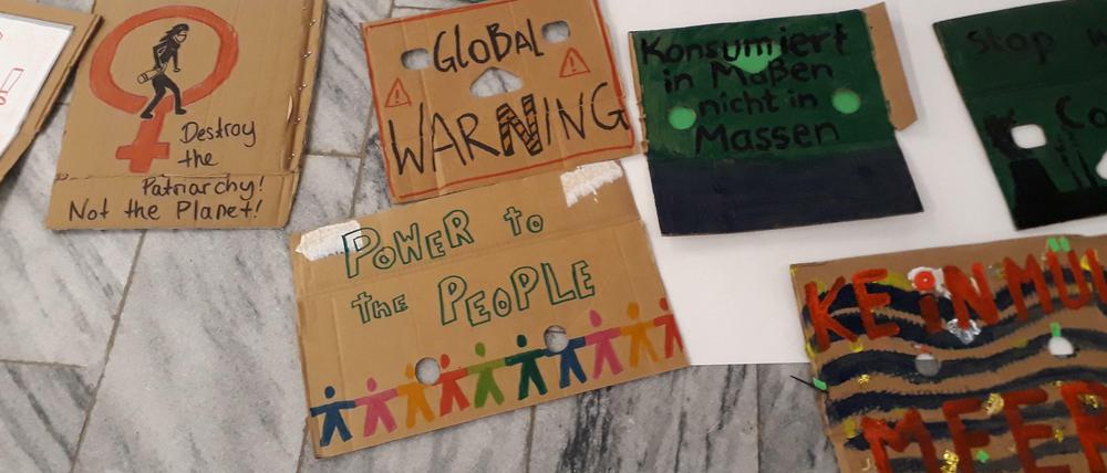 Power to the People. Plakate der Kinder und Jugendlichen.