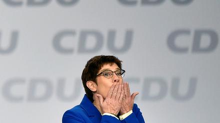 Die Machtfrage wird mit einem 7-minütigen Applaus beantwortet.