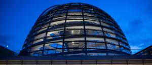 Was unter der Reichstagskuppel vor sich geht, erklärt mitmischen.de für Jugendliche.