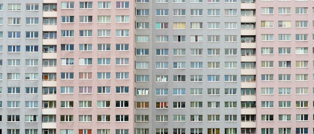 Die Fassade eines Neubaublocks in Berlin.