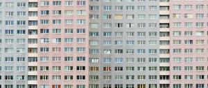 Die Fassade eines Neubaublocks in Berlin. 