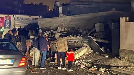 Zerstörtes Haus im albanischen Durres