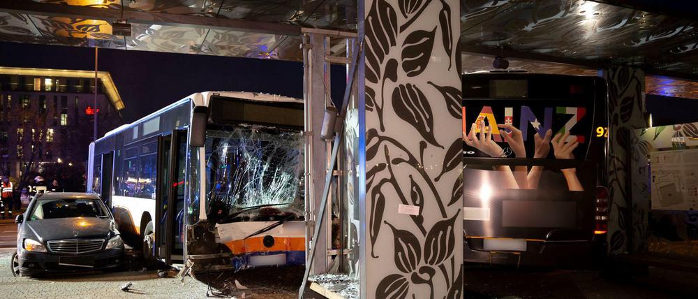 Der Busfahrer hatte die Kontrolle über sein Fahrzeug verloren.