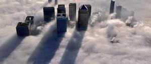 Londons Skyline im Nebel