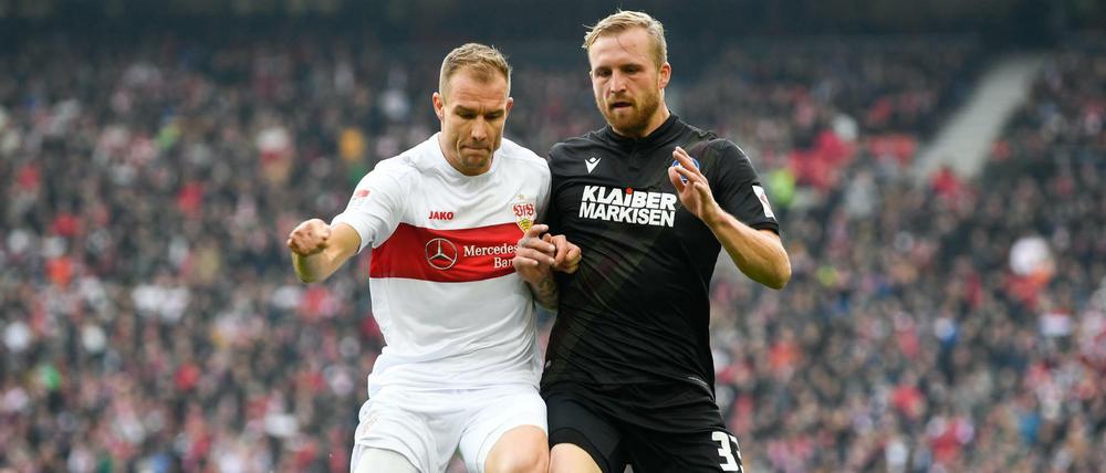 Nah zusammen: Im Lokalderby zwischen Stuttgart und Karlsruhe ging es zur Sache.
