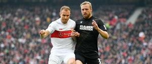 Nah zusammen: Im Lokalderby zwischen Stuttgart und Karlsruhe ging es zur Sache.