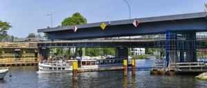 Die Salvador-Allende-Brücke im Sommer. Inzwischen ist auch der östliche Überbau fertig und für den Verkehr freigegeben.