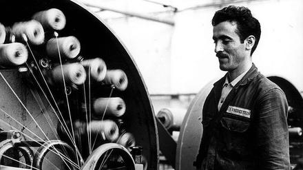 Gastarbeiter is German for guest worker . It refers to foreign or migrant workers, particularly those who had moved to West Germany BRD mainly in the 1960s and 1970s, seeking work as part of a formal guest worker programme. br/br/ Similarly, the Netherlands and Belgium had a parallel scheme called the gastarbeider programme. Sweden, Denmark, Norway and Finland had similar programmes called arbetskraftsinvandring workforce-immigration. Germany / Turkey: A Turkish Guest Worker or igastarbeiter/i at textile factory, 1971 xSupplier:xCPAxMediaxCo.xLtd.x Copyright: xx