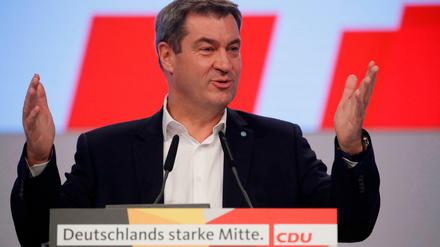 Die Söder-Show: Was der CSU-Chef sagt, ist inhaltlich solidarisch mit Annegret Kramp-Karrenbauer. Es kommt darauf an, wie er es sagt.