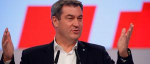 Die Söder-Show: Was der CSU-Chef sagt, ist inhaltlich solidarisch mit Annegret Kramp-Karrenbauer. Es kommt darauf an, wie er es sagt.
