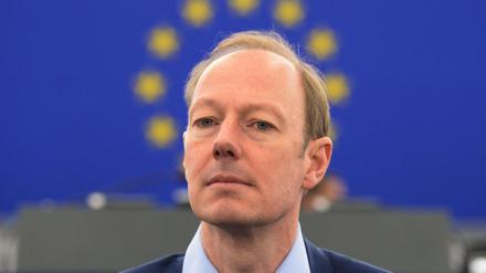Der Satiriker Martin Sonneborn übt ernste Kritik an den Kandidaten, die Ursula von der Leyen zusammengestellt hat.