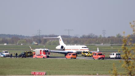 Das Flugzeug war nach einer Funktionsstörung kurz nach dem Start umgekehrt und mit großen Problemen auf dem Flughafen Berlin-Schönefeld gelandet.