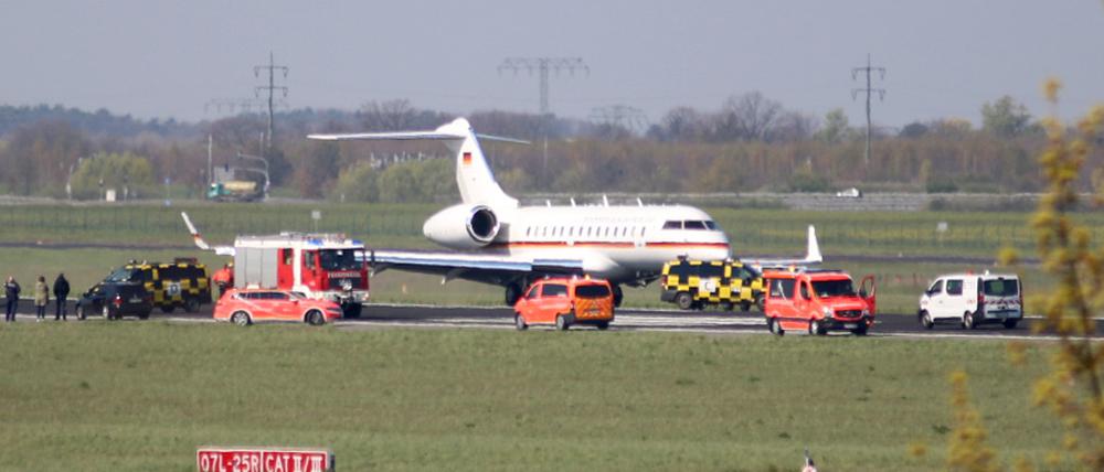 Das Flugzeug war nach einer Funktionsstörung kurz nach dem Start umgekehrt und mit großen Problemen auf dem Flughafen Berlin-Schönefeld gelandet.