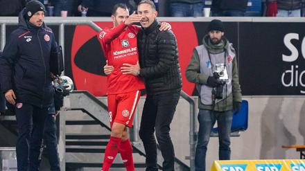 Der Wechsel hat sich gelohnt. Achim Beierlorzer (rechts) musste in Köln gehen und gewann in seinem ersten Spiel mit seinem neuen Klub Mainz gleich 5:1 bei der TSG Hoffenheim.