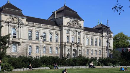 Das historische Hauptgebäude der UdK Berlin an der Hardenbergstraße.
