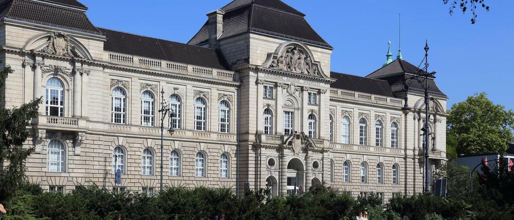 Das historische Hauptgebäude der UdK Berlin an der Hardenbergstraße.