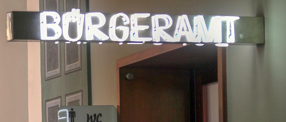 Berlins Bürgerämter gelten als oft zu langsam. Das soll sich nun ändern.