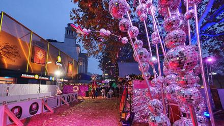 Pinke Weihnacht. Die „Christmas Avenue“ am Nollendorfplatz. 