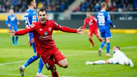 Starker Start. Levin Öztunali feiert sein Tor zum 1:0 für Mainz.