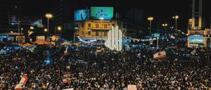 Auf dem Al-Nour Platz versammeln sich die Menschen seit Wochen.