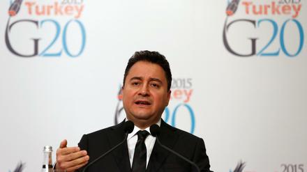 Ali Babacan spricht als stellvertretender türkischer Ministerpräsident im Februar 2015. 