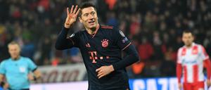 Vier hält besser: Robert Lewandowski ist gegen Roter Stern Belgrad eiskalt.
