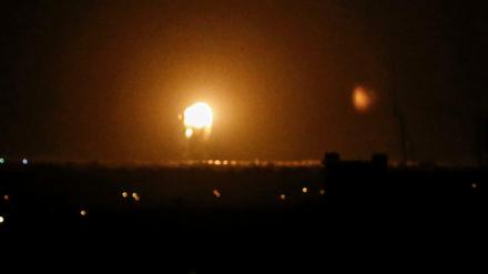 Angriff aus Israel: Ein Feuerball über dem Gazastreifen 