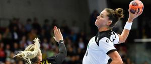 Wurfgewaltig. Emily Bölk ist einer der Leistungsträgerinnen im deutschen Team.