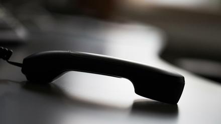 Die Anrufe beim Bürgertelefon werden weniger. Trotzdem ist die Wartezeit zu lange.