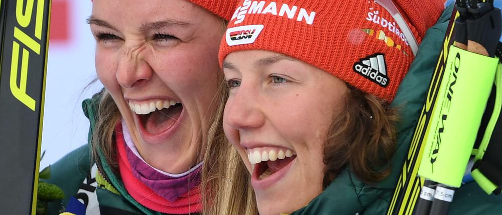 Grund zum Jubeln: Denise Herrmann (links) und Laura Dahlmeier feierten im vergangenen Winter zusammen Erfolge.