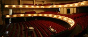 Im großen Zuschauersaal des Admiralspalasts in Berlin-Mitte.