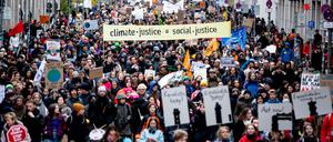 Der Demonstrationszug von Fridays For Future sowie einem großen NGO-Bündnis zum Aktionstag für mehr Klimaschutz.