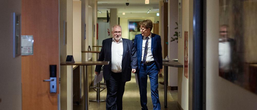 Rainer Bretschneider (l-r), Vorsitzender des Aufsichtsrates der Flughafen Berlin Brandenburg GmbH, und Engelbert Lütke Daldrup, Vorsitzender der Geschäftsführung. 
