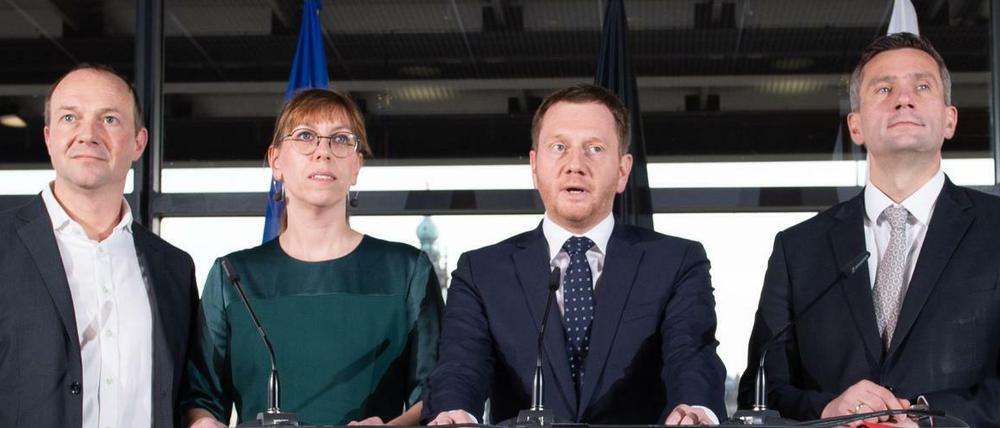 Wolfram Günther (Bündnis 90/Die Grünen), Katja Meier (Bündnis 90/Die Grünen), Michael Kretschmer (CDU) und Martin Dulig (SPD).