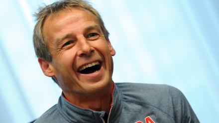 Gut gelaunt. Jürgen Klinsmann übernimmt nach dem FC Bayern den nächsten großen deutschen Klub.