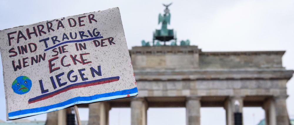 Zehntausende versammelten sich vor dem Brandenburger Tor.