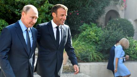 Frankreichs Staatschef Macron (rechts) und Russlands Staatschef Putin im vergangenen August in Südfrankreich.