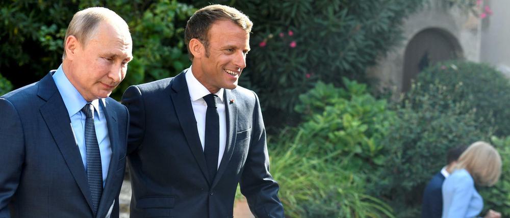 Frankreichs Staatschef Macron (rechts) und Russlands Staatschef Putin im vergangenen August in Südfrankreich.
