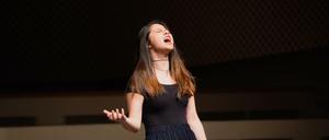 Stimmgewaltig. Eine der Teilnehmerinnen in der Sparte Musical beim Vorsingen im UdK-Konzertsaal.