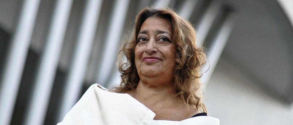 Ikone der Architektur. Die 2010 verstorbene irakisch-britische Künstlerin Zaha Hadid vor dem von ihr erbauten „Museum des 21. Jahrhunderts“ in Rom.